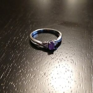 10k white gold, diamond and amethyst ring
